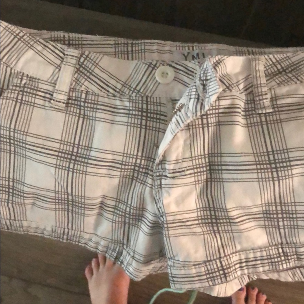 low-rise plaid white and grey shorts